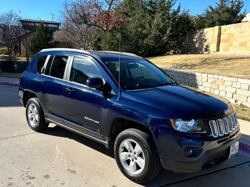 Used 2017 Jeep Compass Latitude image 9