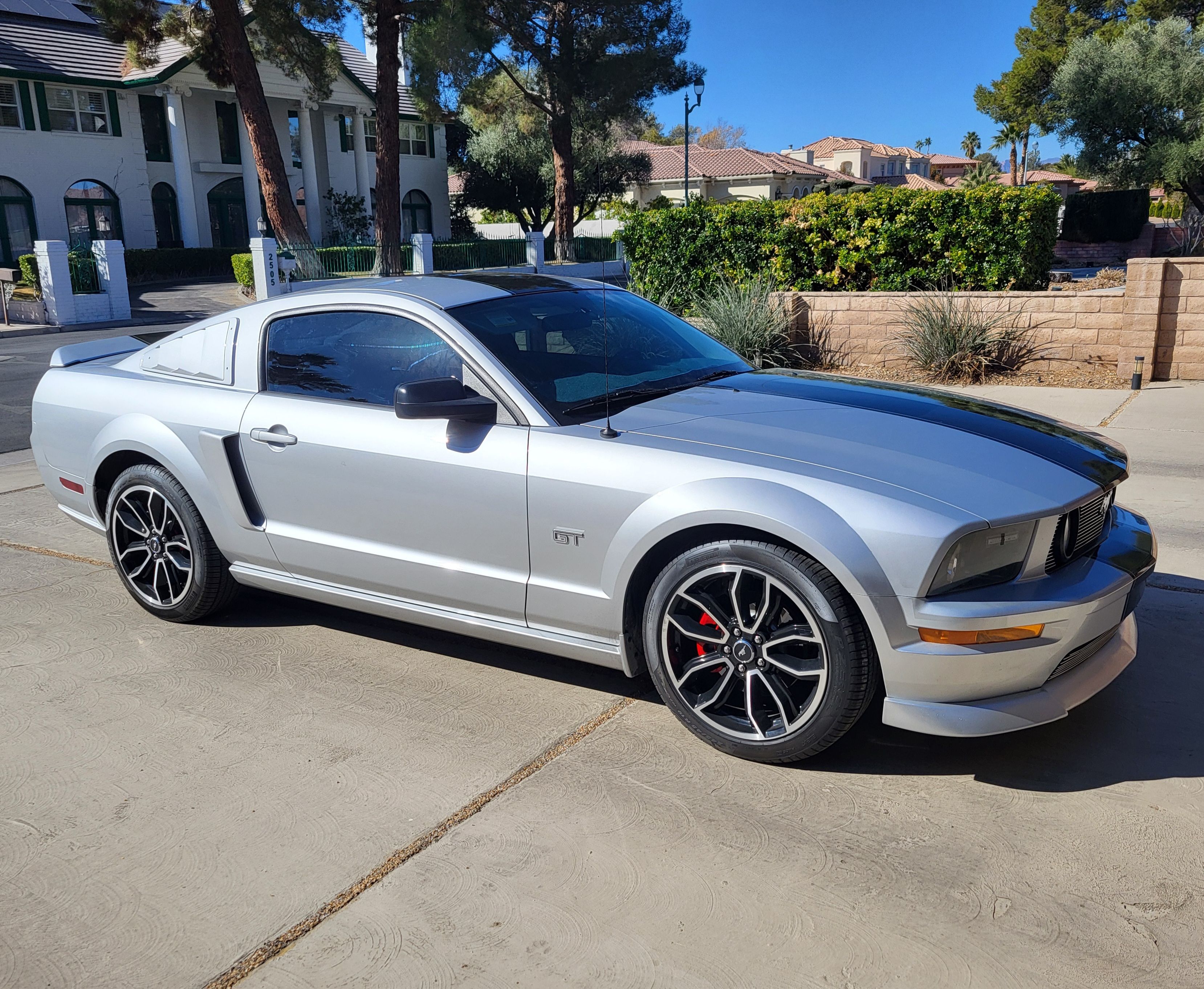 Used 2005 Ford Mustang GT Premium RWD image 1