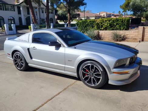 Used 2005 Ford Mustang GT Premium image 1