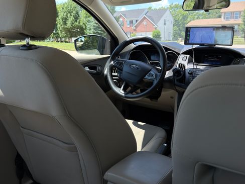 Used 2015 Ford Focus SE FWD image 6