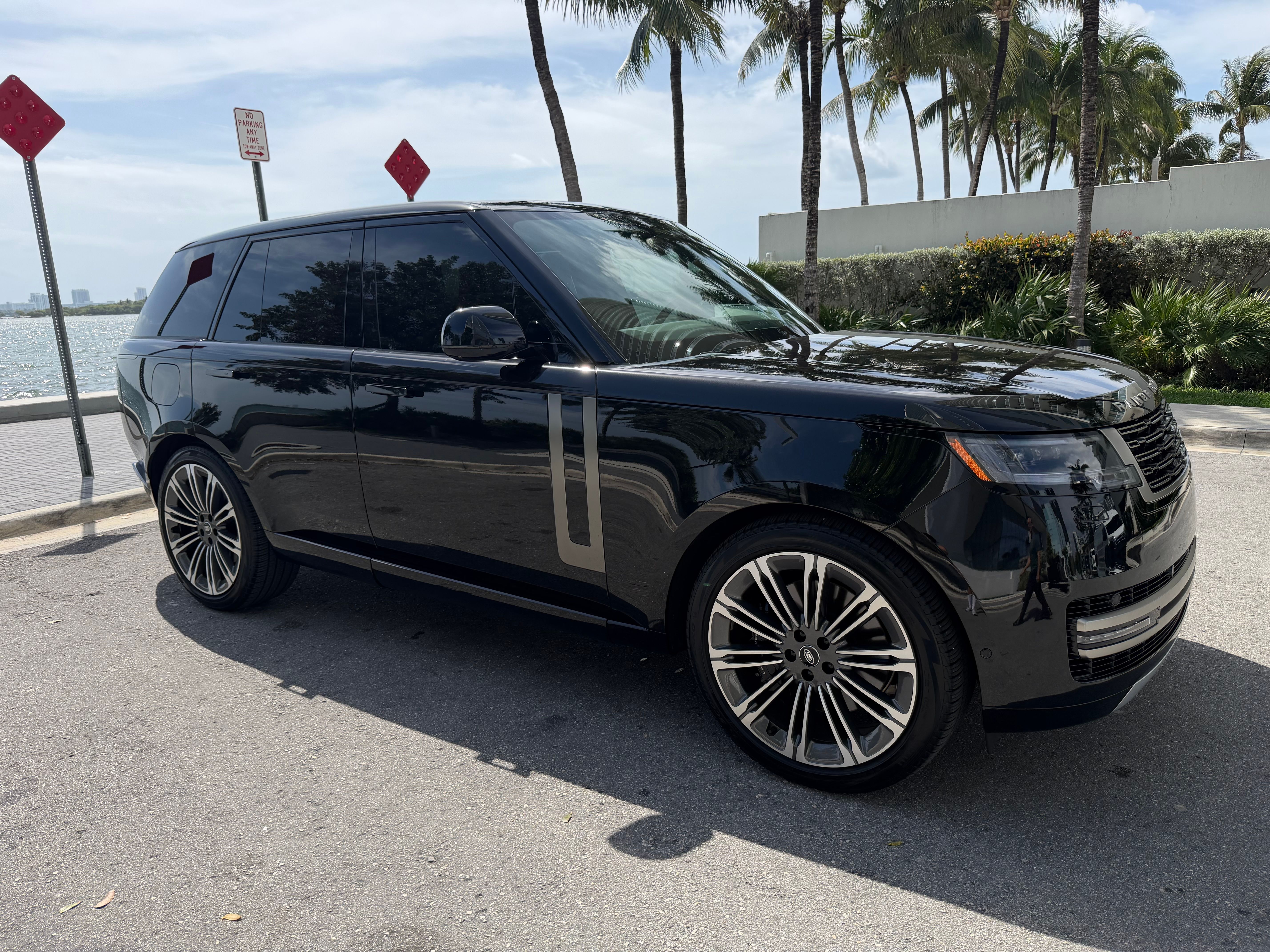 Used 2024 Land Rover Range Rover SE AWD/4WD image 5