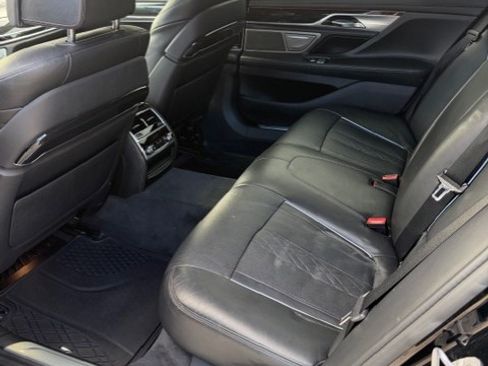 Used 2016 BMW 740i image 11