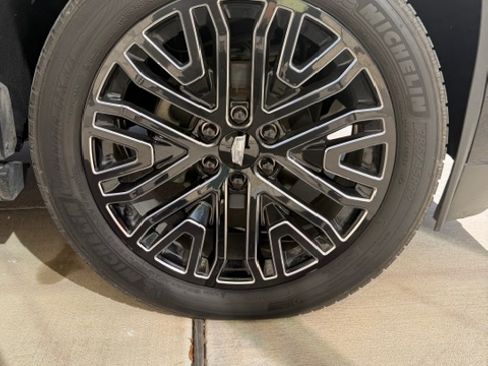 Used 2018 Cadillac Escalade ESV Premium Luxury image 18