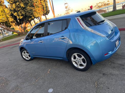 Used 2014 Nissan Leaf SV w/ LED & Quick Charge Package image 5