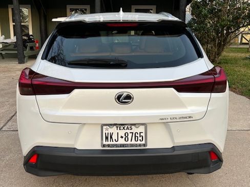 Used 2023 Lexus UX 250h AWD w/ Accessory Package (Z1) image 11