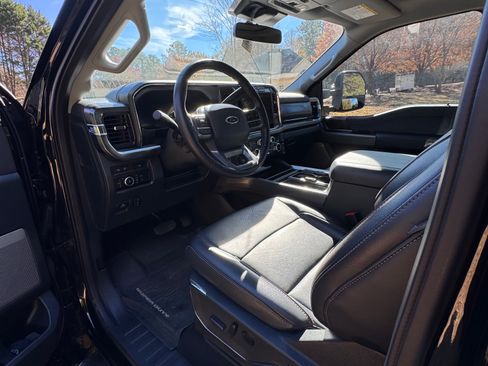 Used 2024 Ford F250 Lariat w/ Sport Appearance Package image 11