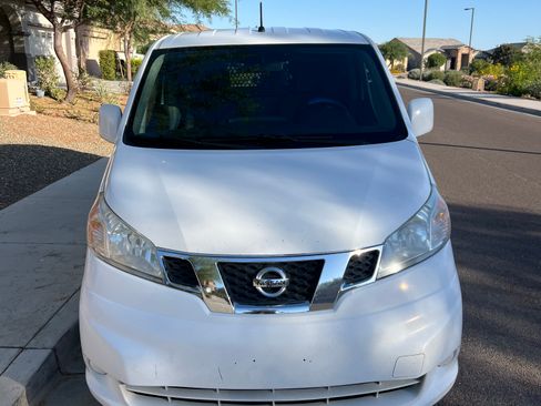 Used 2013 Nissan NV200 SV w/ Exterior Appearance Pkg FWD image 2