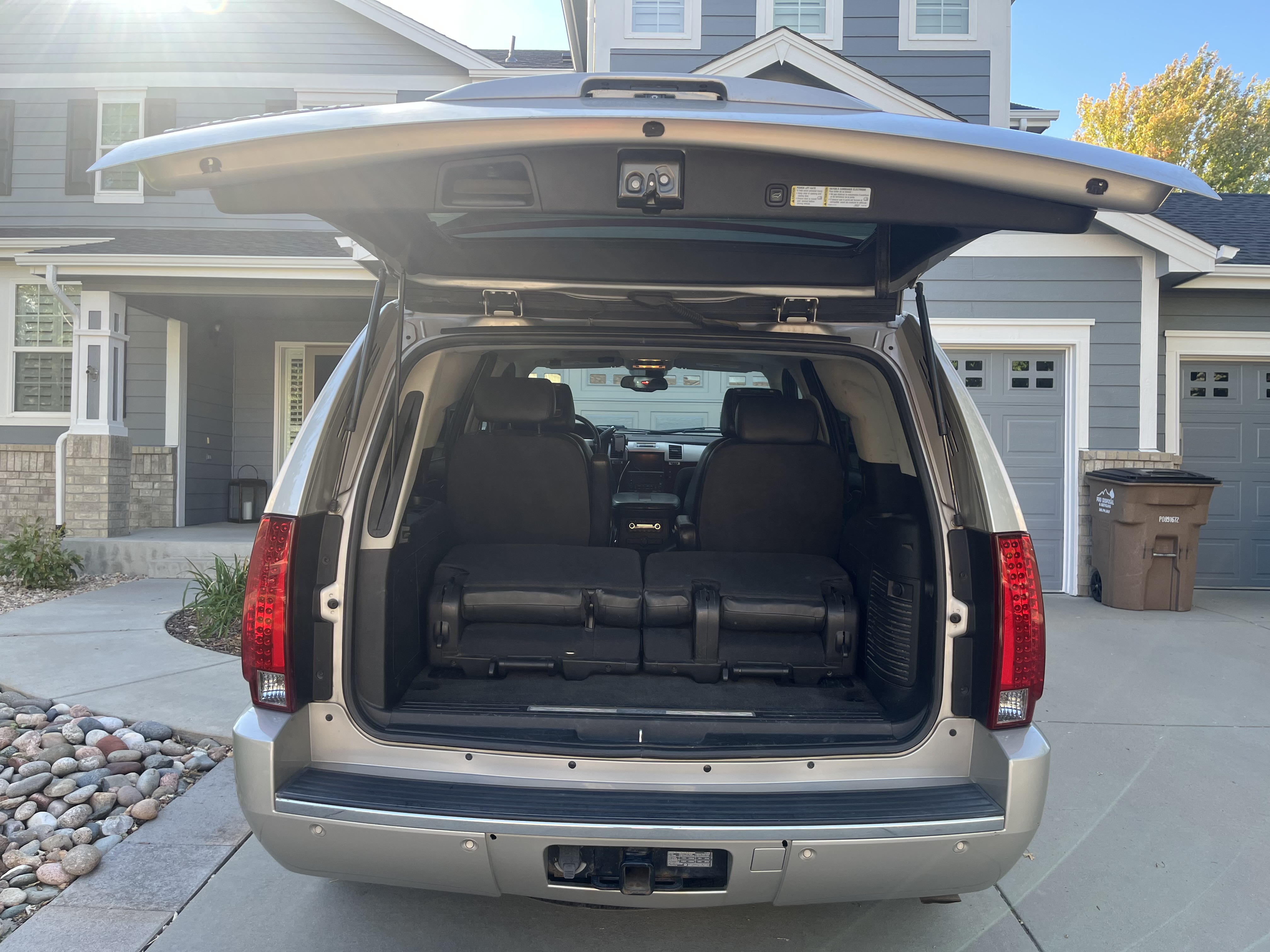 Used 2007 Cadillac Escalade AWD w/ Information Package image 4
