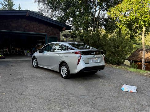 Used 2016 Toyota Prius Four Touring image 5