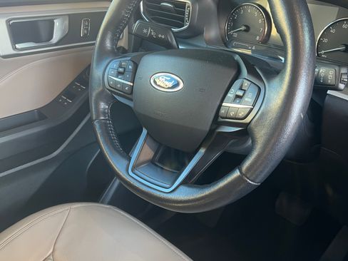 Used 2020 Ford Explorer XLT w/ Equipment Group 202A image 11