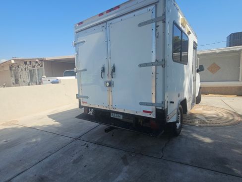 Used 2008 Chevrolet Express 3500 image 11