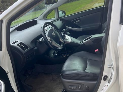 Used 2012 Toyota Prius Four w/ Deluxe Solar Roof Pkg FWD image 2