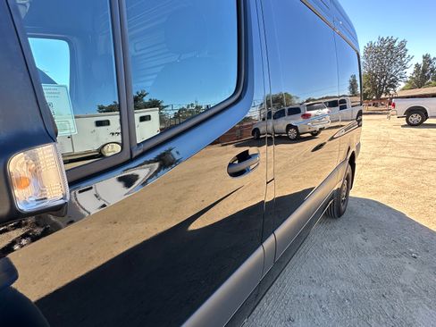 Used 2024 Mercedes-Benz Sprinter 2500 image 9