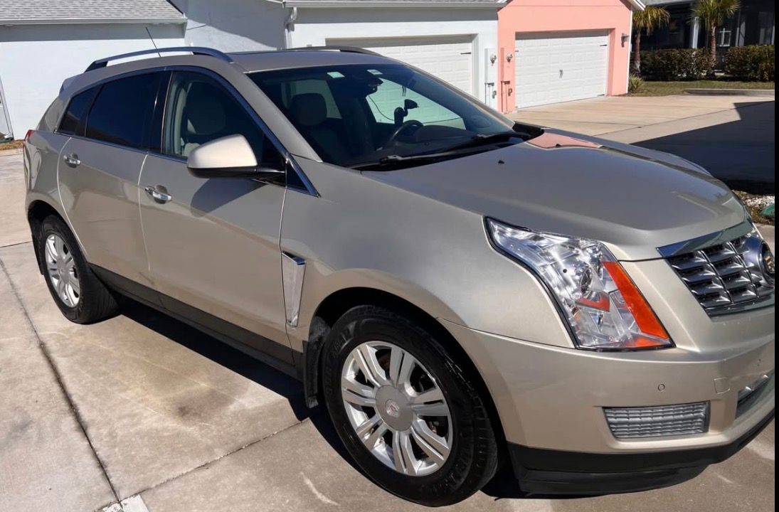 Used 2015 Cadillac SRX Luxury w/ Driver Awareness Package FWD image 4