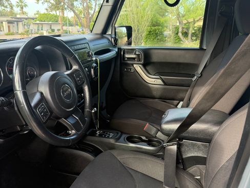 Used 2015 Jeep Wrangler Unlimited Sport w/ Quick Order Package 24S AWD/4WD image 6