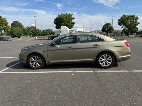 Used 2012 Ford Taurus SEL FWD image 1