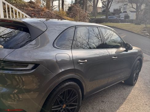 Used 2025 Porsche Cayenne image 5
