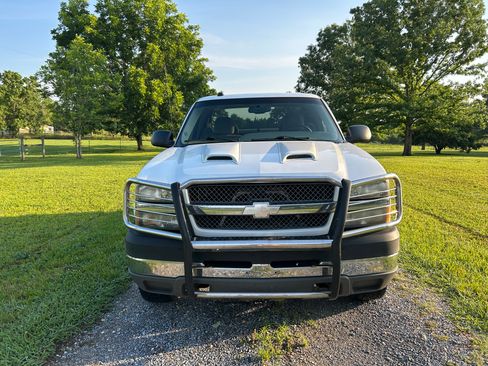 Used 2004 Chevrolet Silverado 2500 LS RWD image 2