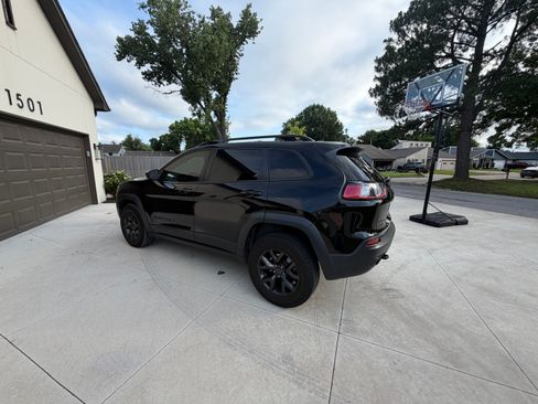 Used 2020 Jeep Cherokee Latitude AWD/4WD image 4