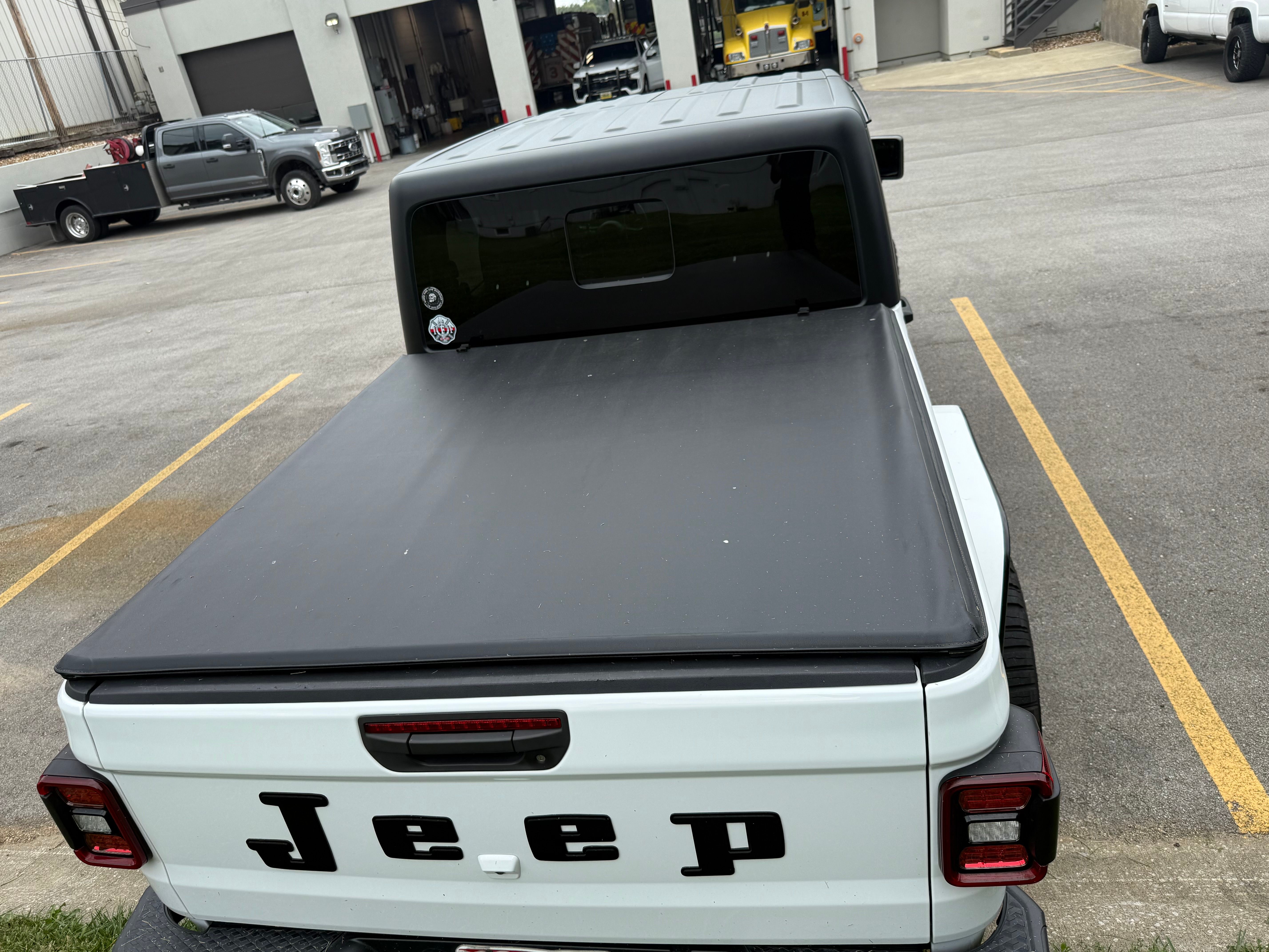Used 2021 Jeep Gladiator Sport AWD/4WD image 9