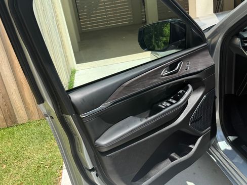 Used 2023 Jeep Grand Cherokee L Overland image 10