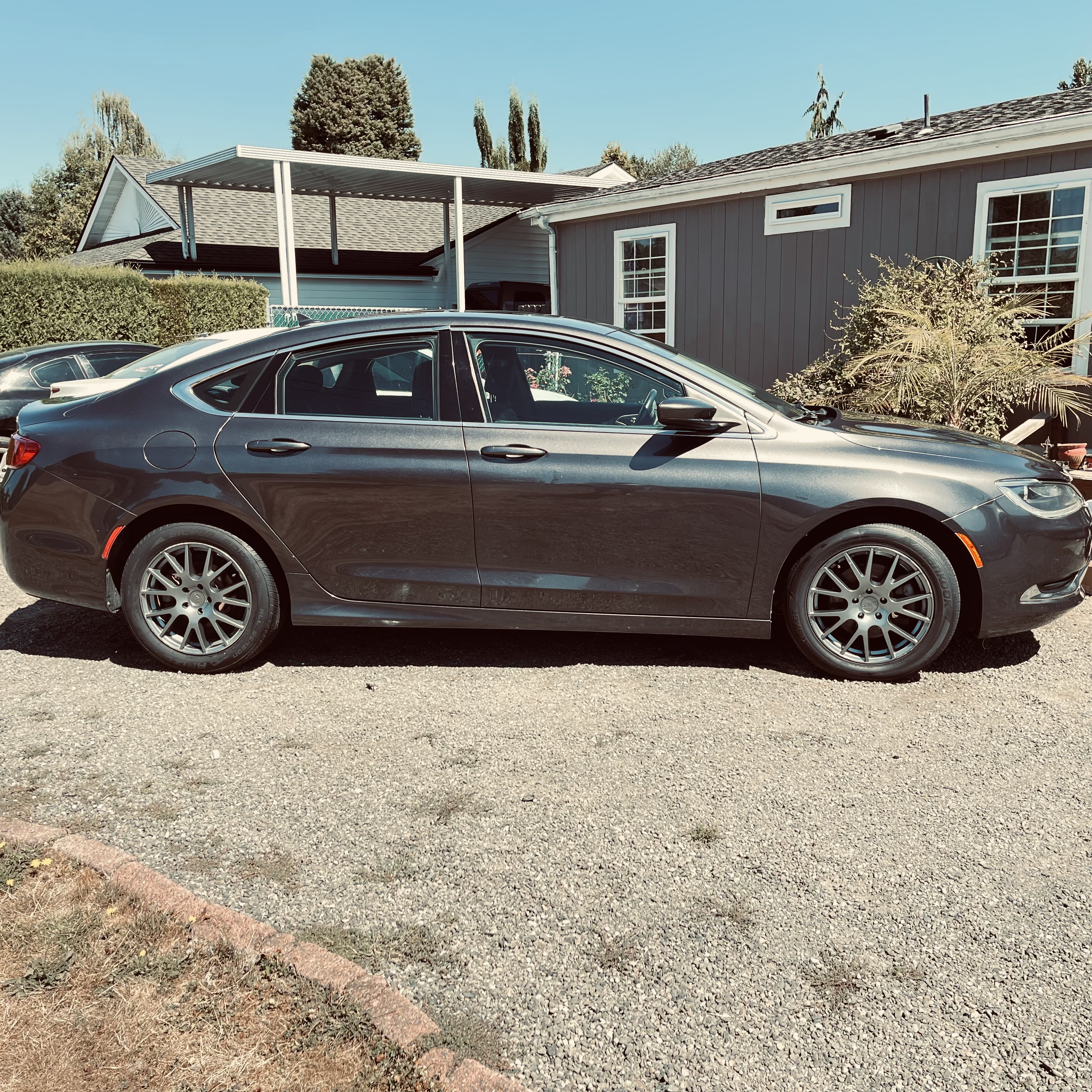Used 2016 Chrysler 200 Limited w/ Anniversary Edition FWD image 4