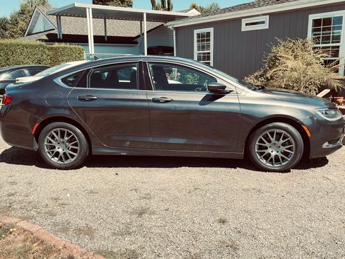 Used 2016 Chrysler 200 Limited w/ Anniversary Edition FWD image 4