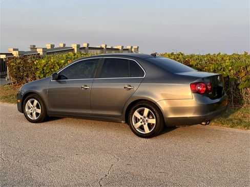 Used 2009 Volkswagen Jetta SE image 4