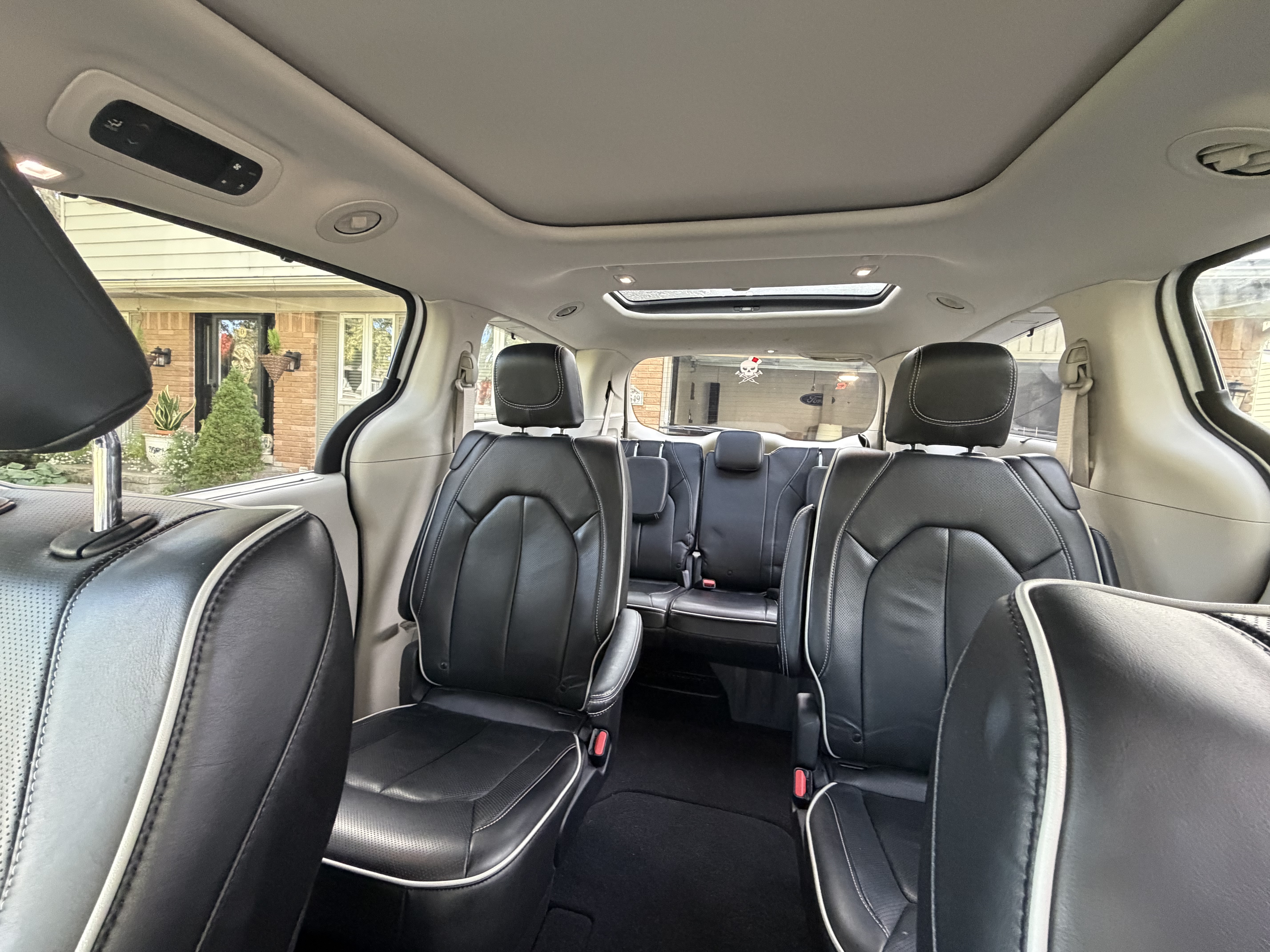 Used 2021 Chrysler Pacifica Limited AWD/4WD image 6