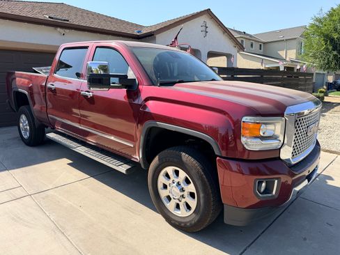 Used 2015 GMC Sierra 2500 Denali w/ Driver Alert Package RWD image 2