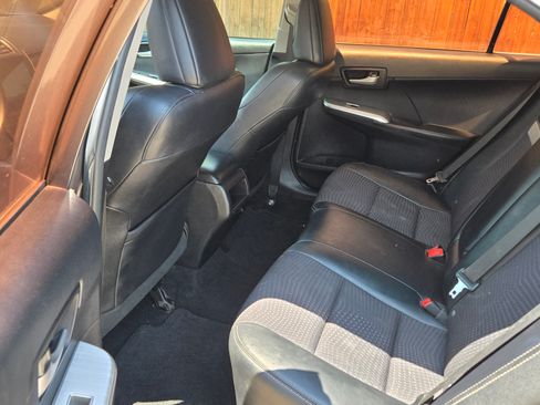 Used 2014 Toyota Camry SE image 12