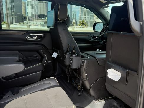 Used 2023 Chevrolet Suburban Premier image 9