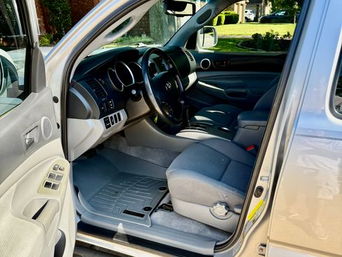 Used 2011 Toyota Tacoma PreRunner w/ TRD Sport Pkg RWD image 9