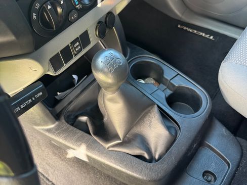 Used 2014 Toyota Tacoma 2WD Regular Cab image 11