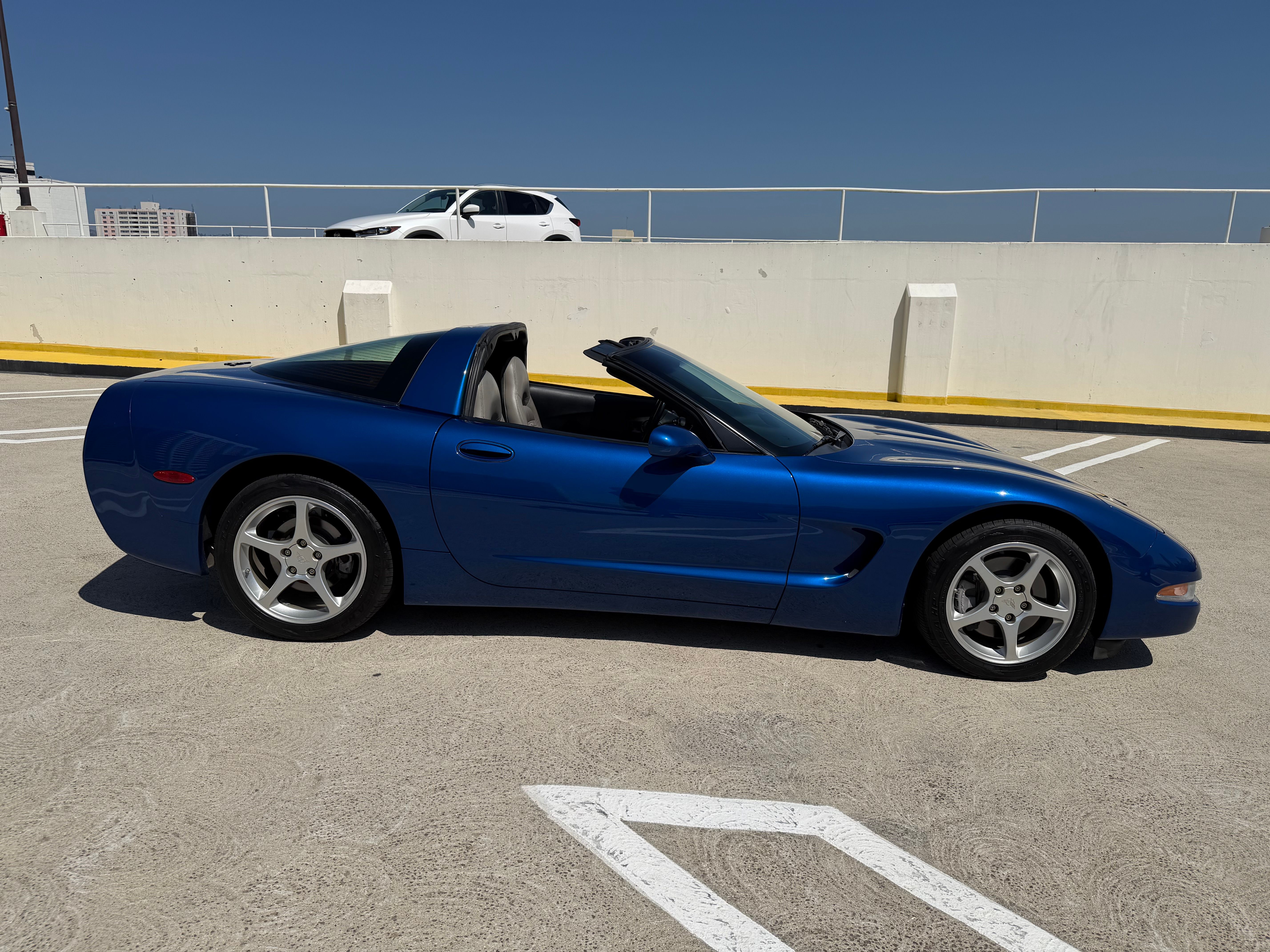 Used 2002 Chevrolet Corvette Coupe w/ Preferred Equipment Group2 RWD image 10