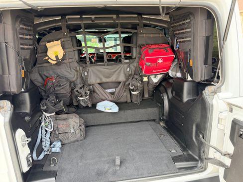 Used 2019 Jeep Wrangler Unlimited Rubicon image 10