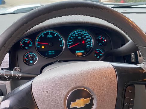 Used 2007 Chevrolet Suburban LT image 14