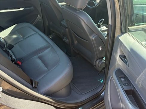 Used 2020 Chevrolet Bolt Premier w/ Infotainment Package FWD image 10