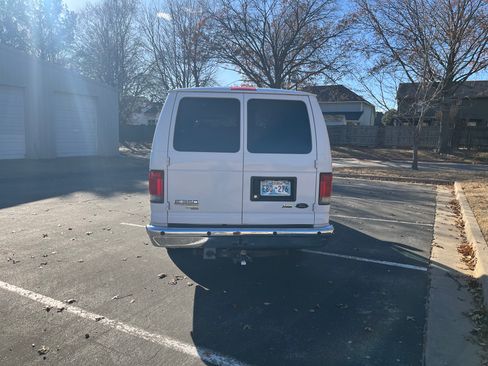 Used 2013 Ford E-350 and Econoline 350 XLT image 5
