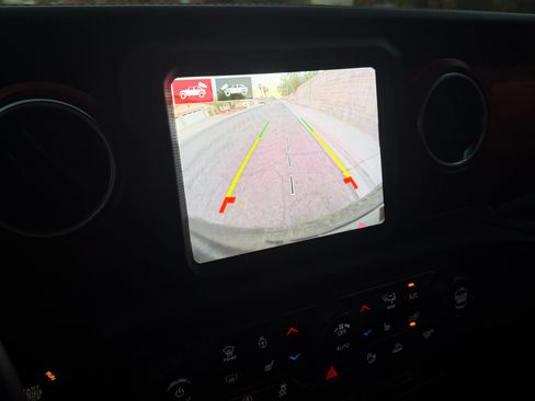 Used 2021 Jeep Wrangler Unlimited Rubicon AWD/4WD image 9