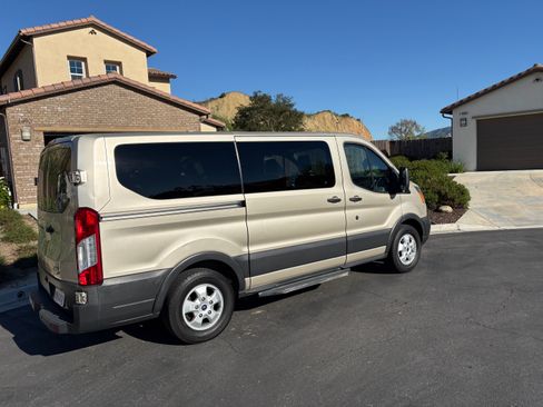 Used 2017 Ford Transit 150 XLT image 1