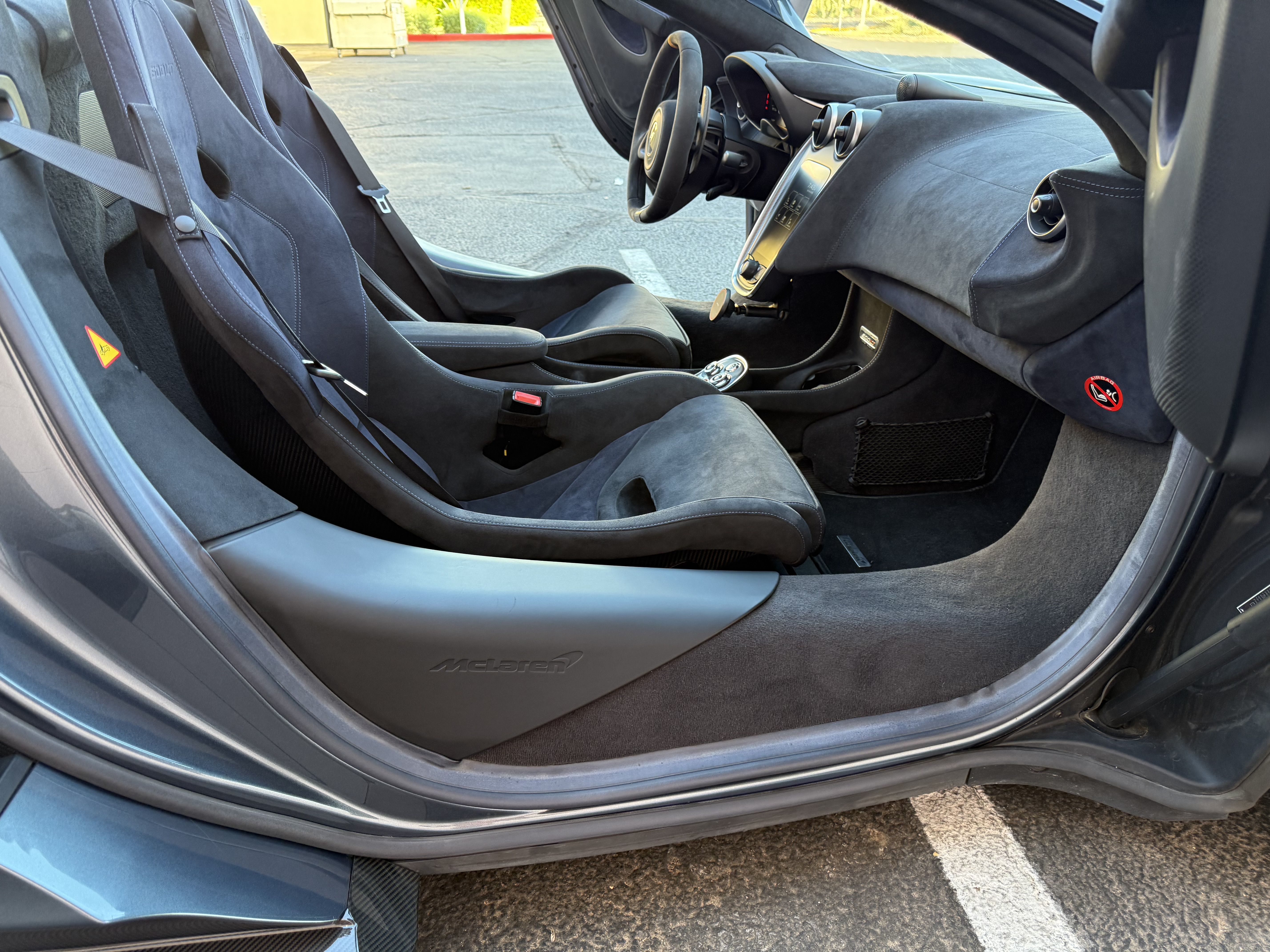 Used 2020 McLaren 600LT Spider RWD image 23