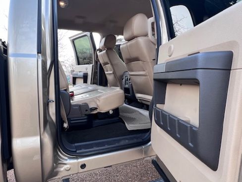 Used 2014 Ford F250 Lariat w/ Lariat Interior Package image 25