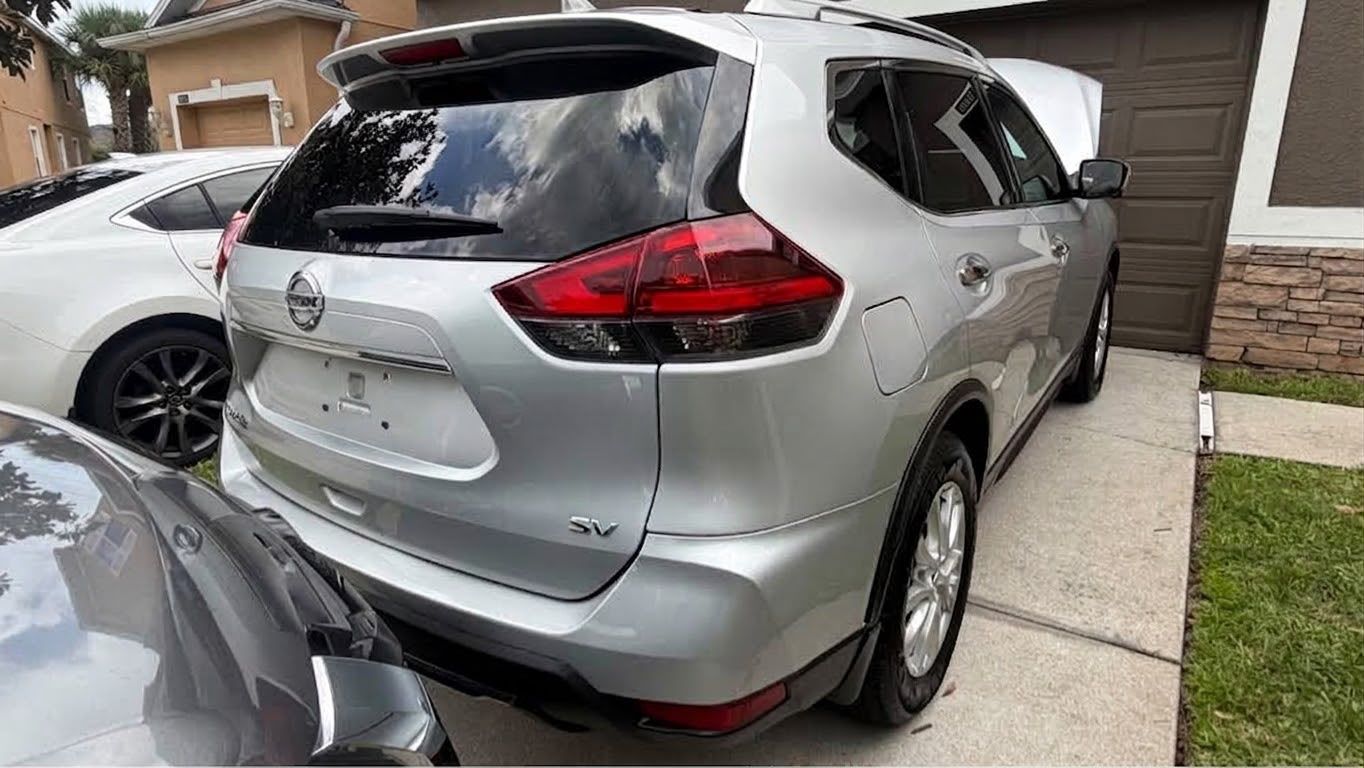 Used 2018 Nissan Rogue SV w/ Premium Package FWD image 11