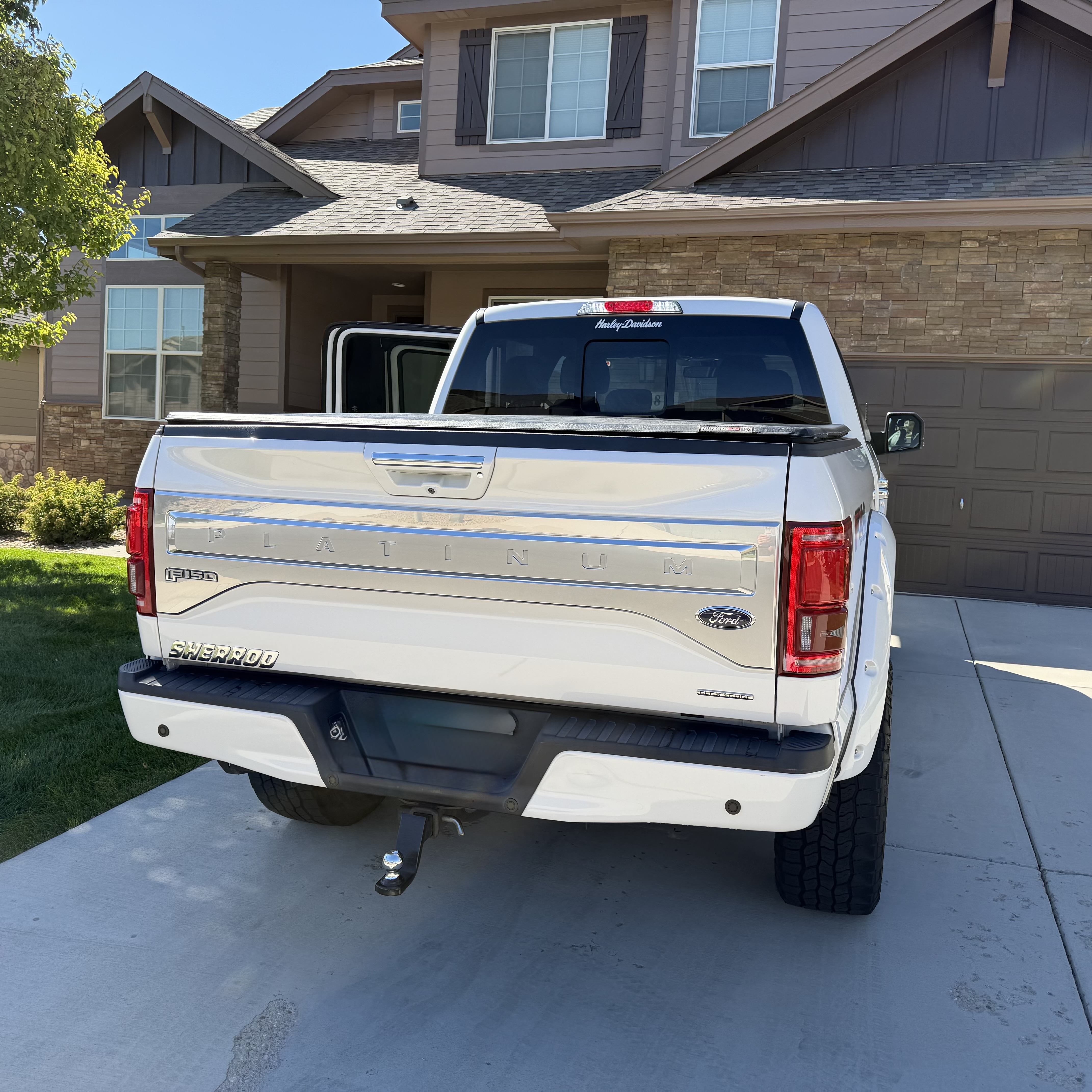 Used 2015 Ford F150 Platinum w/ Equipment Group 701A Luxury AWD/4WD image 6
