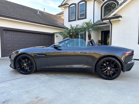 Used 2020 Jaguar F-TYPE Convertible image 12