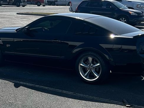Used 2006 Ford Mustang GT Premium image 1