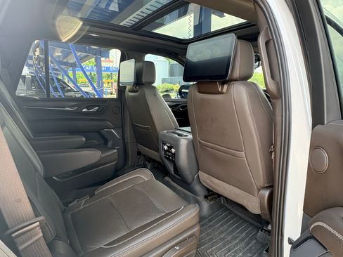 Used 2021 GMC Yukon Denali w/ Denali Ultimate Package AWD/4WD image 11