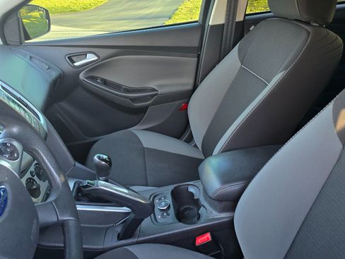 Used 2014 Ford Focus SE w/ SE Winter Package image 14