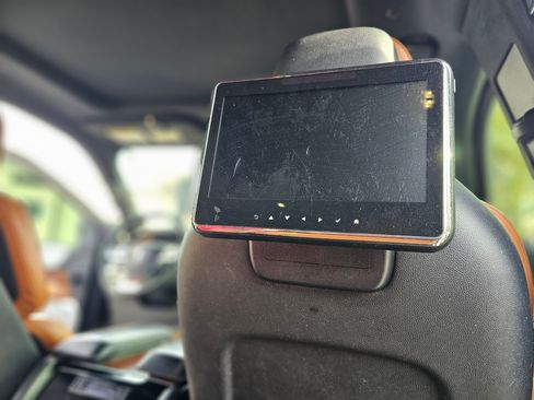 Used 2018 Lincoln Navigator L Reserve w/ Technology Package image 10